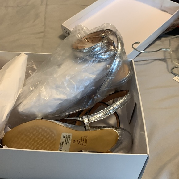 Schultz Silver high heels New with tags and box. Size 7.5 - Picture 5 of 6